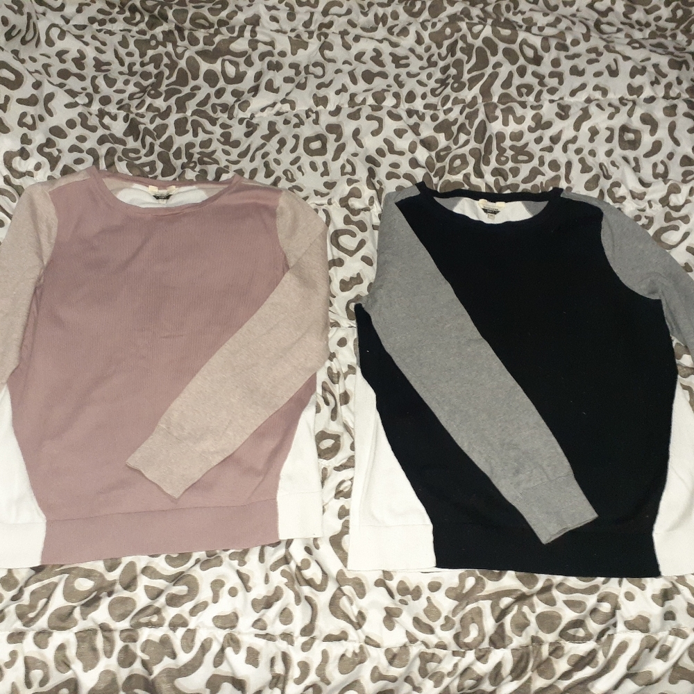 2 large Denver Hayes light sweaters